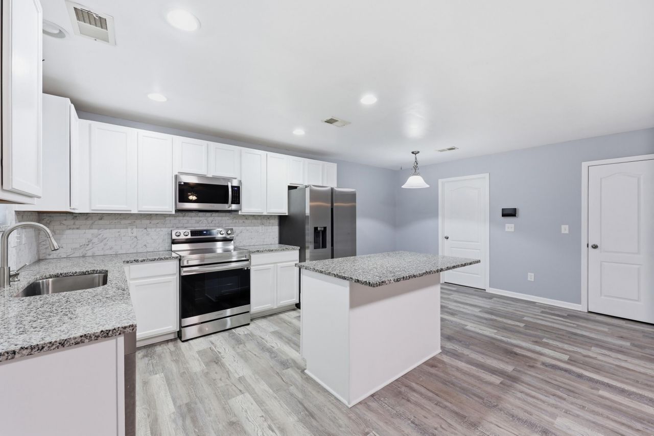 107 Saint Charles Way Photo 7