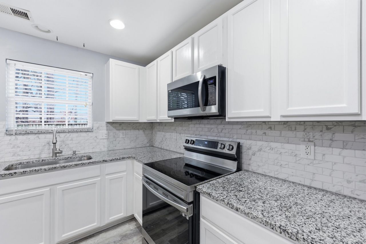 107 Saint Charles Way Photo 8