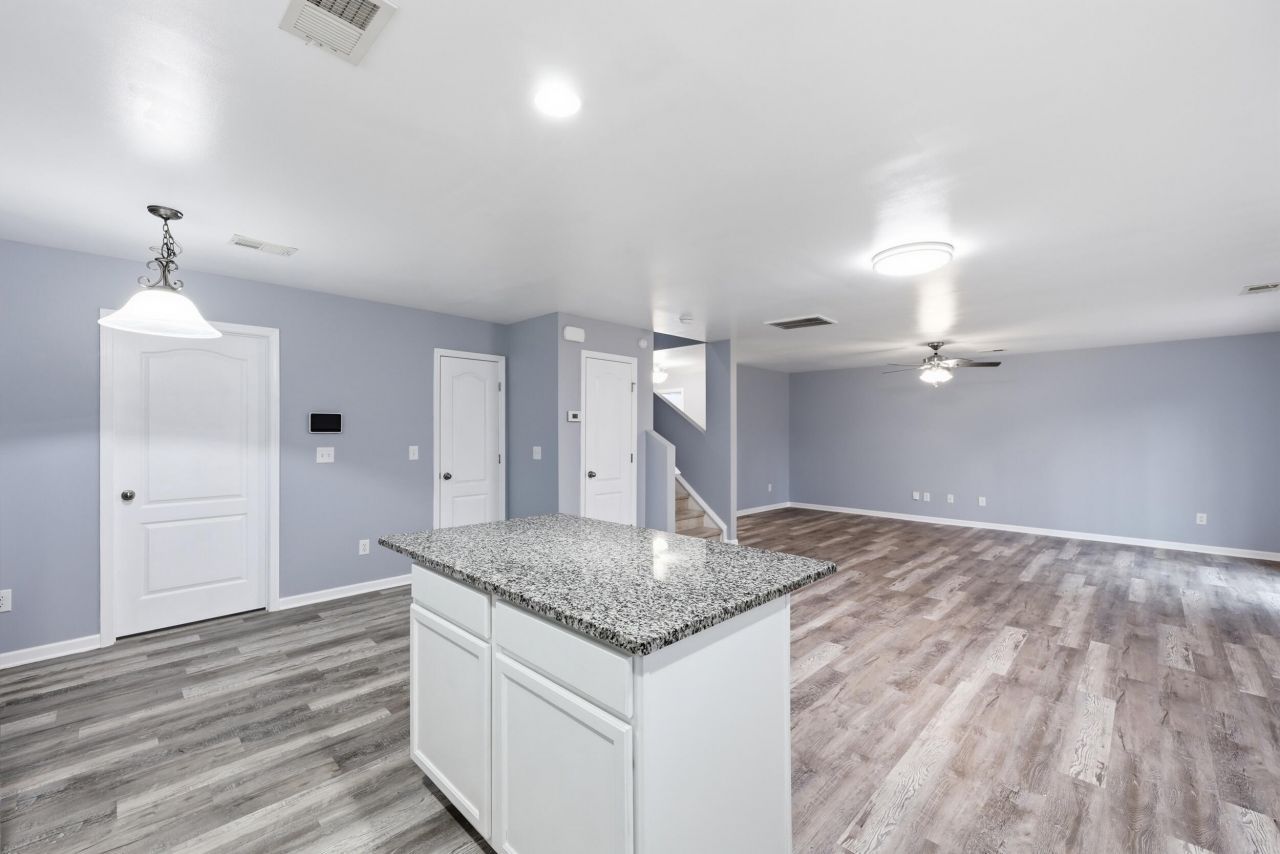 107 Saint Charles Way Photo 9