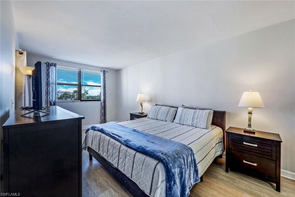 803 River Point Dr, Unit 201B, Naples, FL 34102 Photo