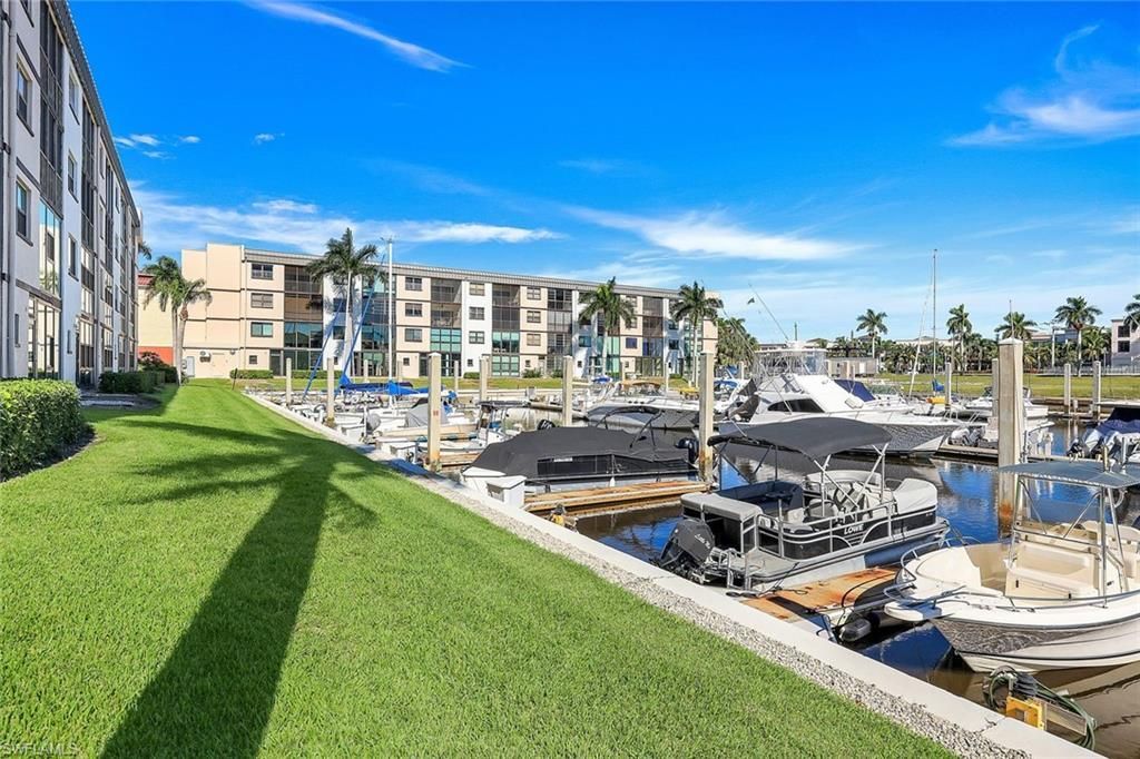 803 River Point Dr, Unit 201B, Naples, FL 34102 Photo