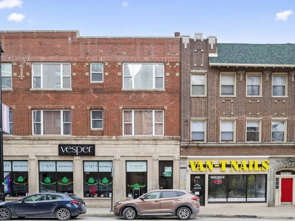 3918 N Broadway Street , Unit 3B, Chicago, IL 60613
