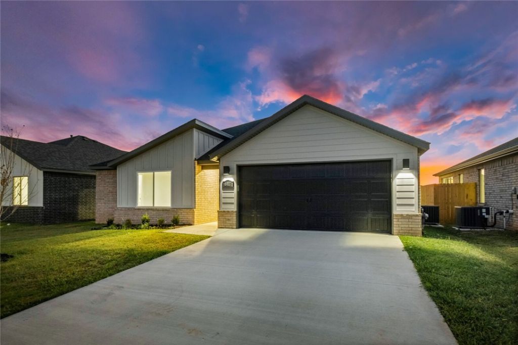 6401 NW Harley Street, Bentonville, AR 72713 Main Photo