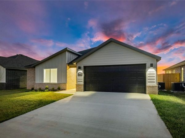 6401 NW Harley Street, Bentonville, AR 72713