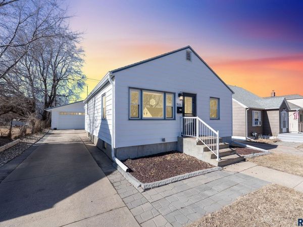 915 S Sherman Ave, Sioux Falls, SD 57104