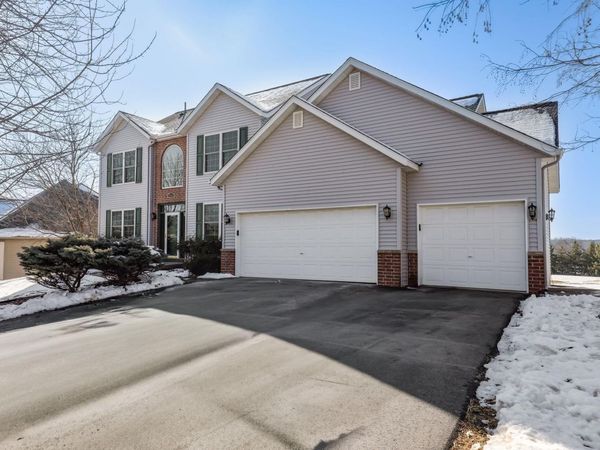 2888 Eagle Valley Drive, Woodbury, MN 55129