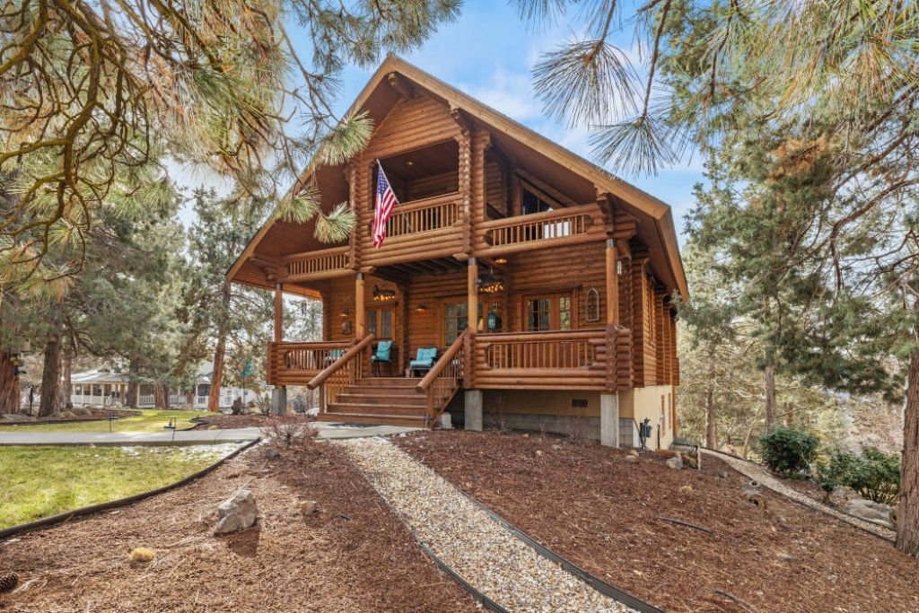 11020 Kestrel Road, Klamath Falls, OR 97601 Main Photo