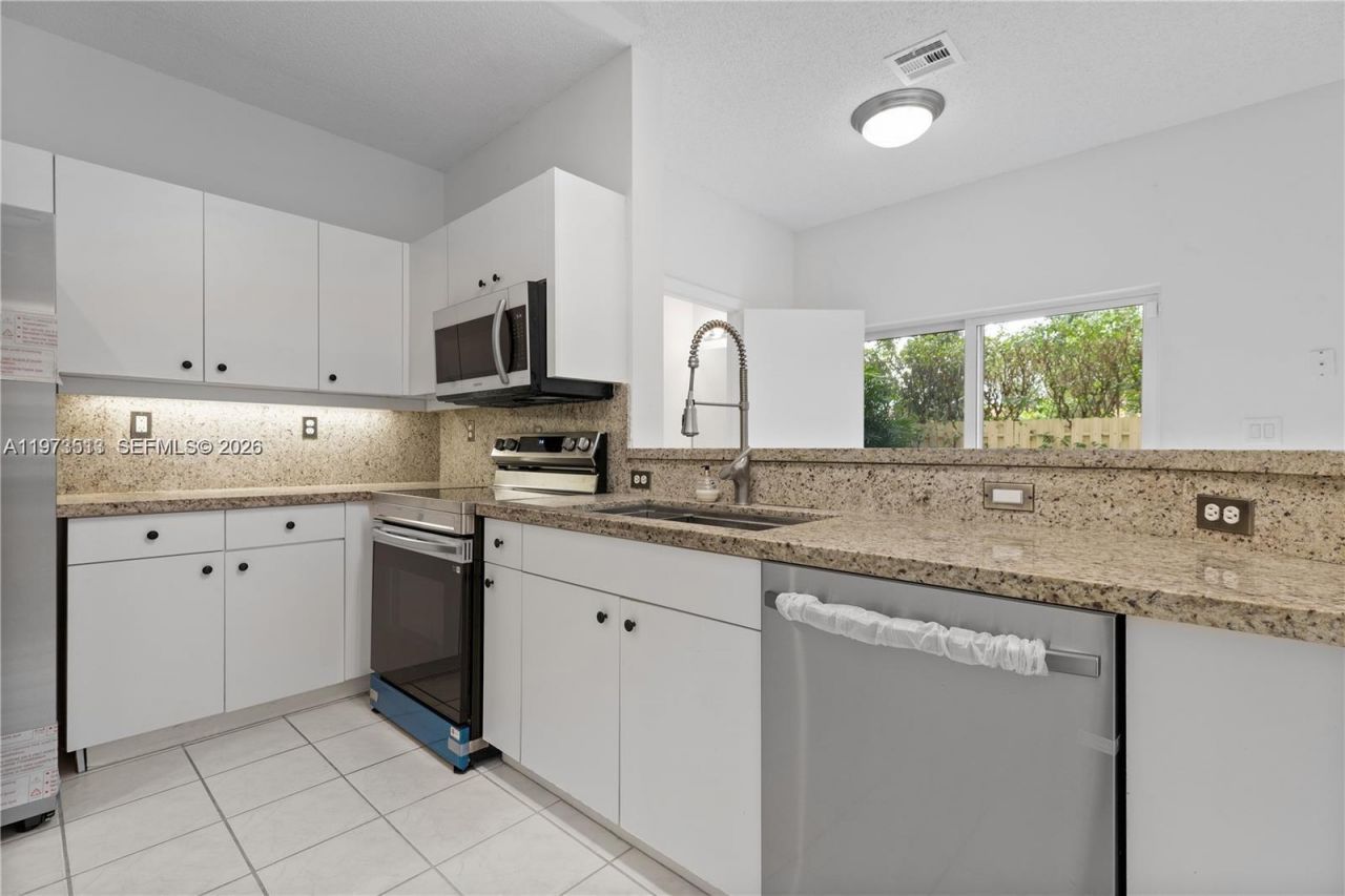 10320 SW 18th St, Miramar, FL 33025 Photo