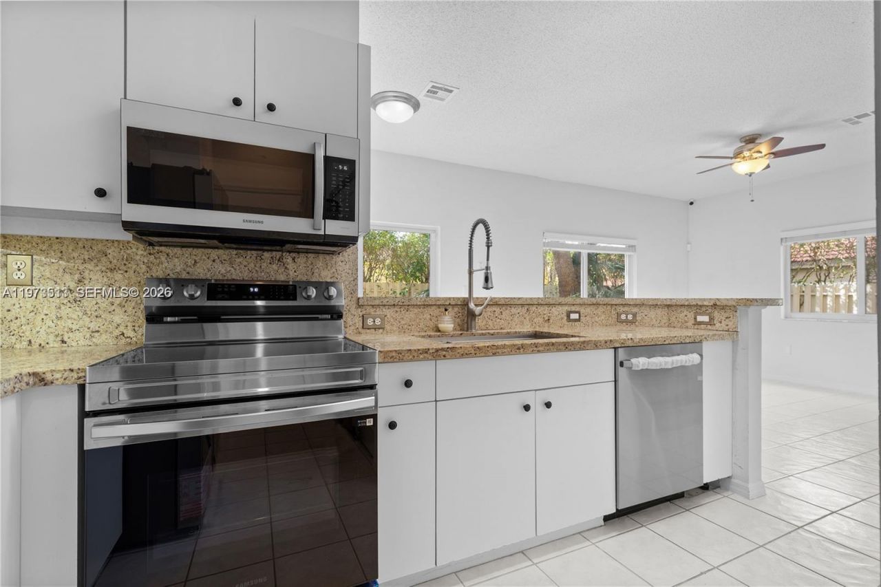 10320 SW 18th St, Miramar, FL 33025 Photo