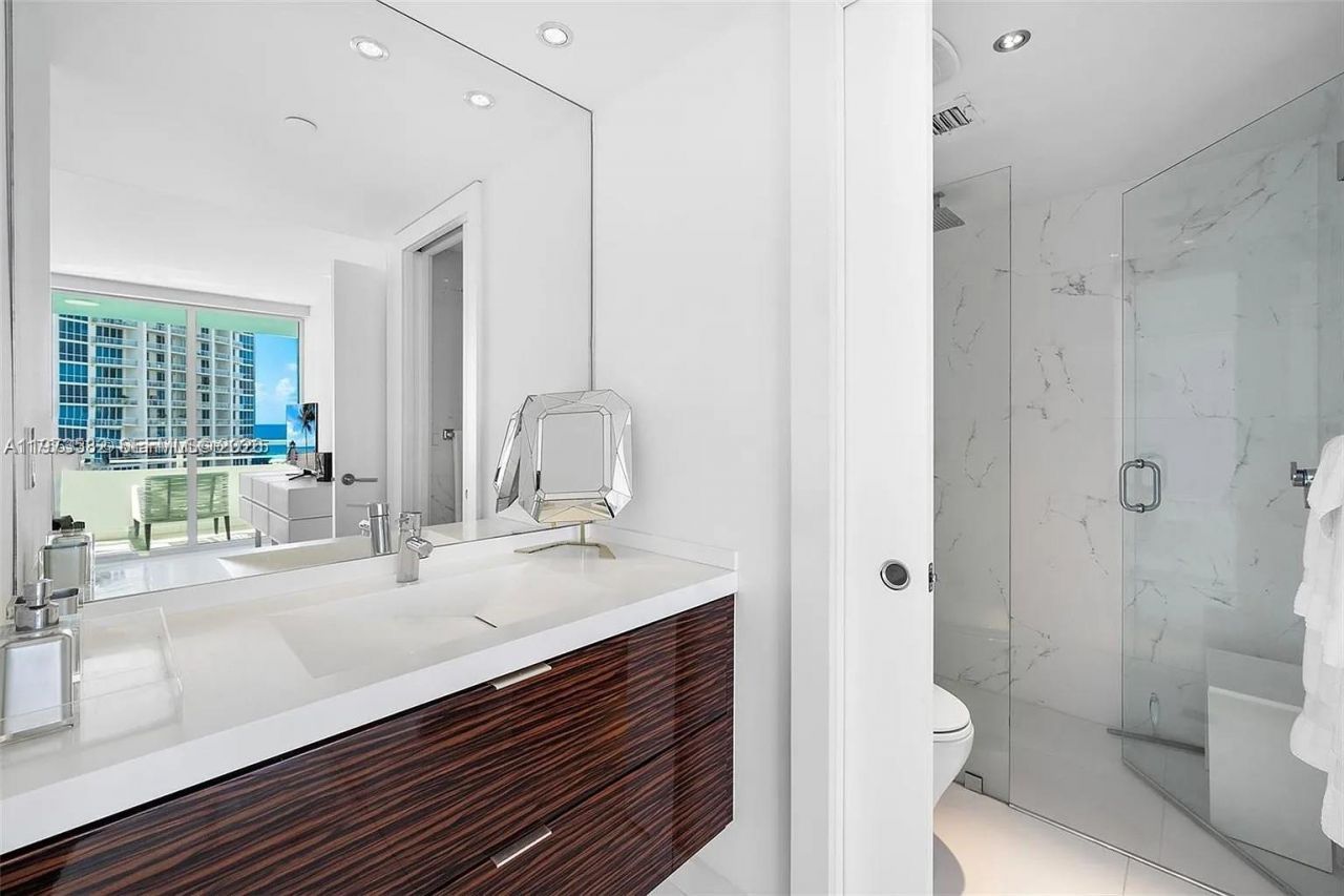 400 S Pointe Dr , Unit 1006, Miami Beach, FL 33139 Photo