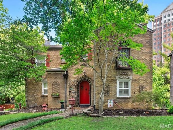 7667 Carswold Drive, Clayton, MO 63105