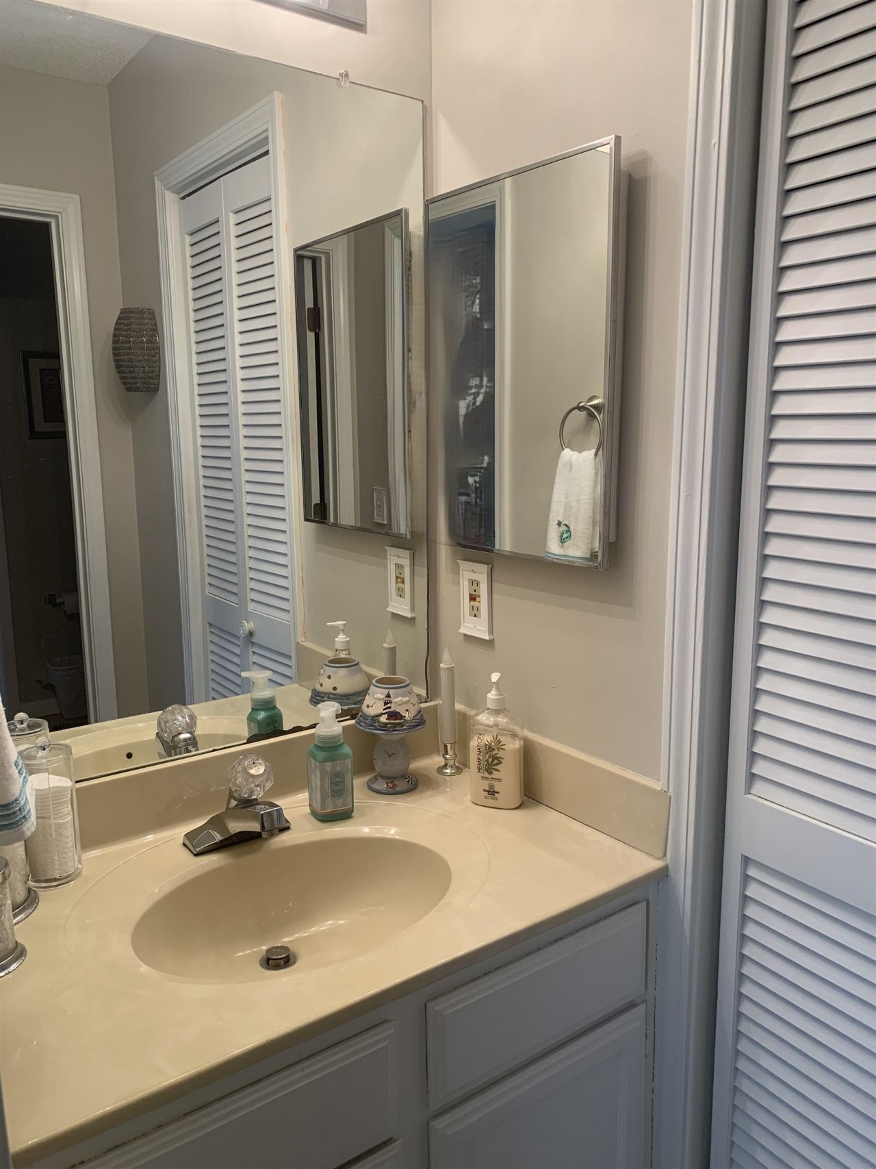 4601 Greenbriar Dr. Photo 5