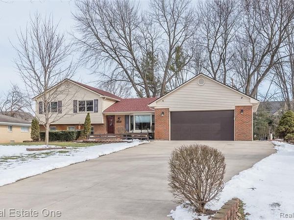 23918 Forest Park Drive E, Novi, MI 48374