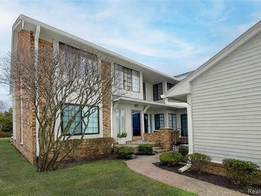 6011 Pebble Lane Court, West Bloomfield Twp, MI 48322