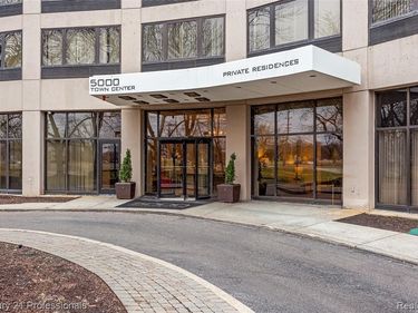 5000 Town Center, Southfield, MI 48075