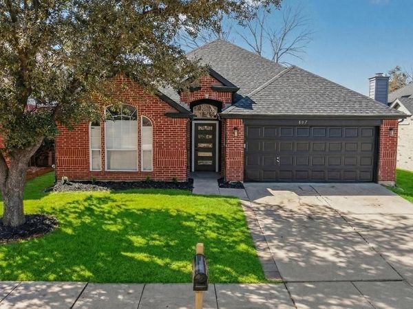 807 Lake Bridge Drive, Lake Dallas, TX 75065