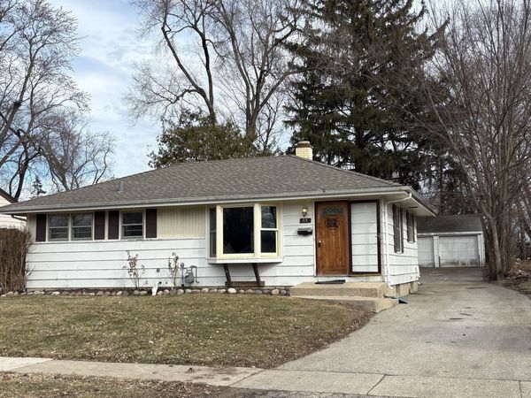 115 N Greenview Avenue, Mundelein, IL 60060