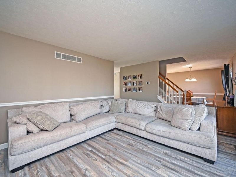 988 Weeping Willow Lane, Hamilton Twp, OH 45039 Photo 9