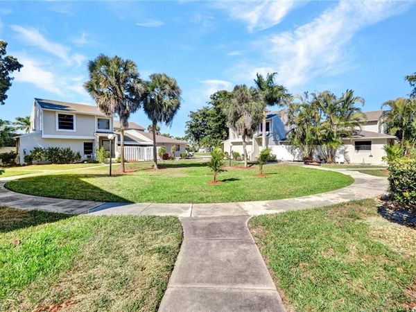 1423 SW Courtyards TER , Unit 70, CAPE CORAL, FL 33914