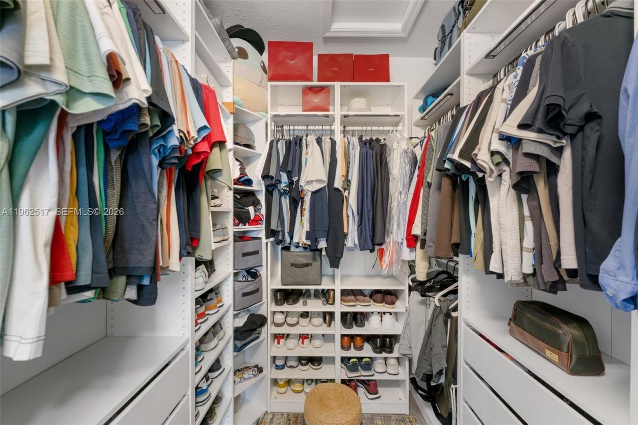 549 NE 206th Ln , Miami, FL 33179 Photo