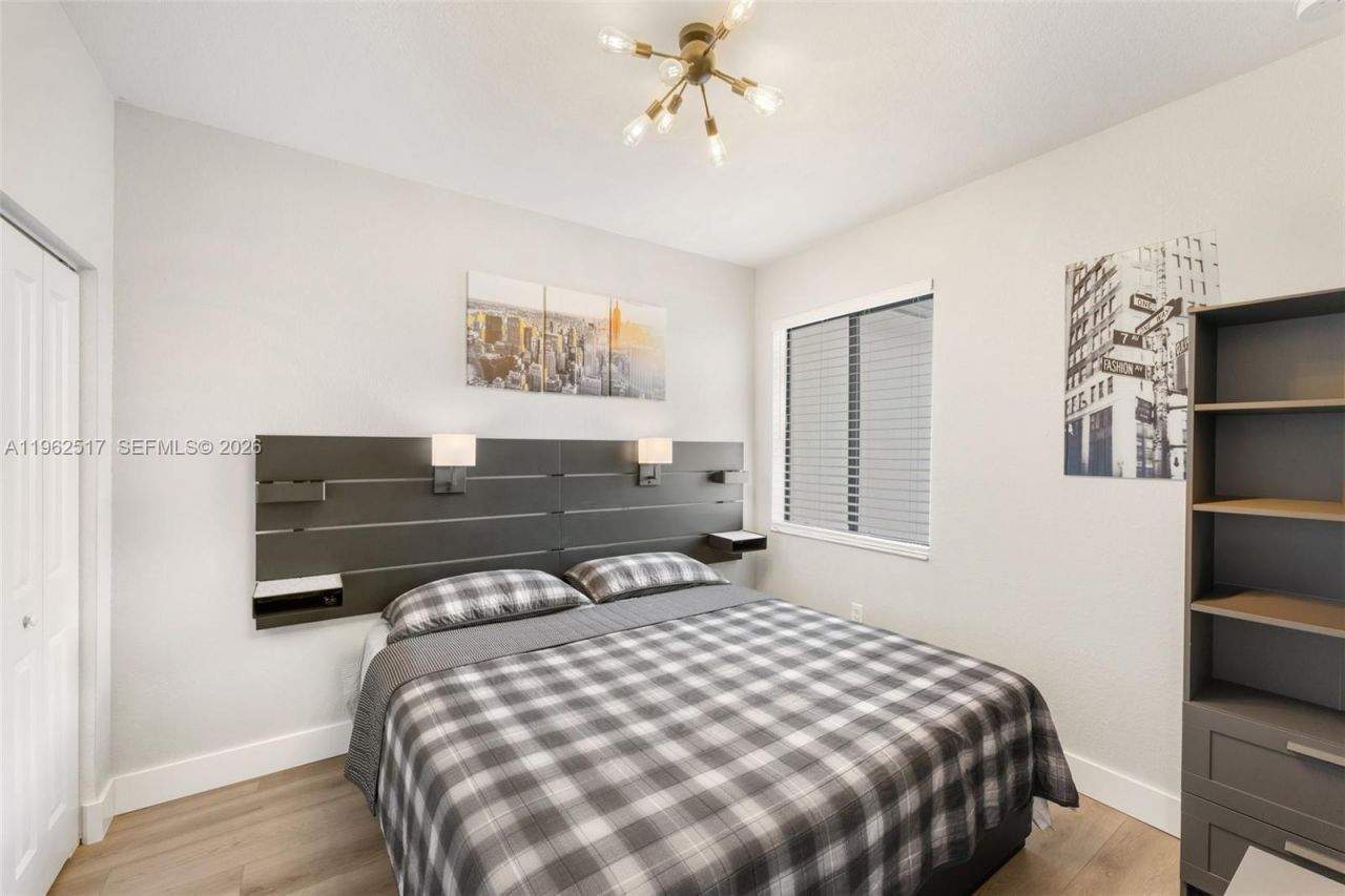 549 NE 206th Ln , Miami, FL 33179 Photo