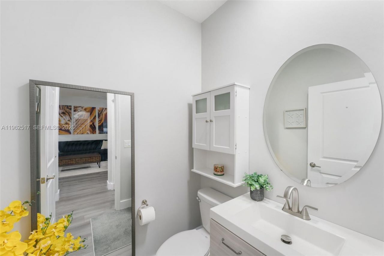 549 NE 206th Ln , Miami, FL 33179 Photo