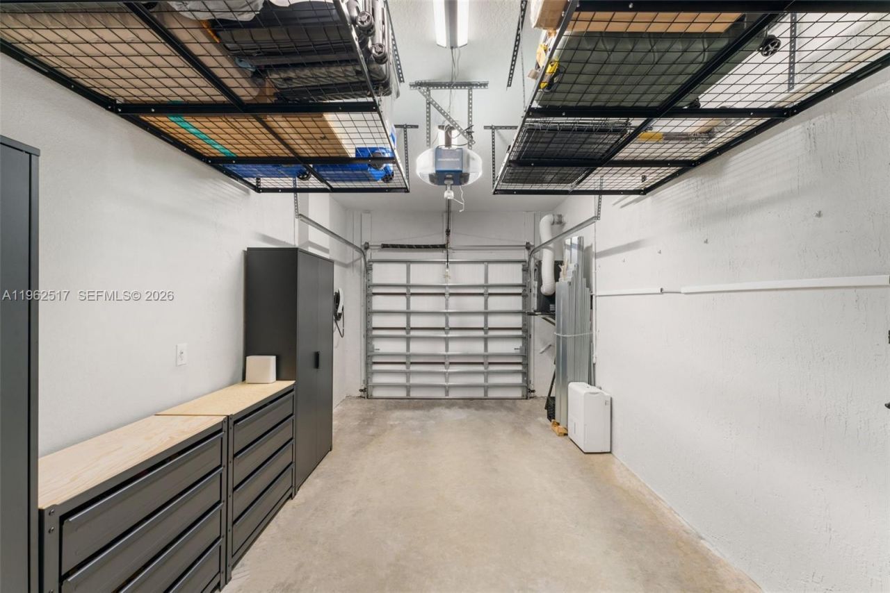 549 NE 206th Ln , Miami, FL 33179 Photo