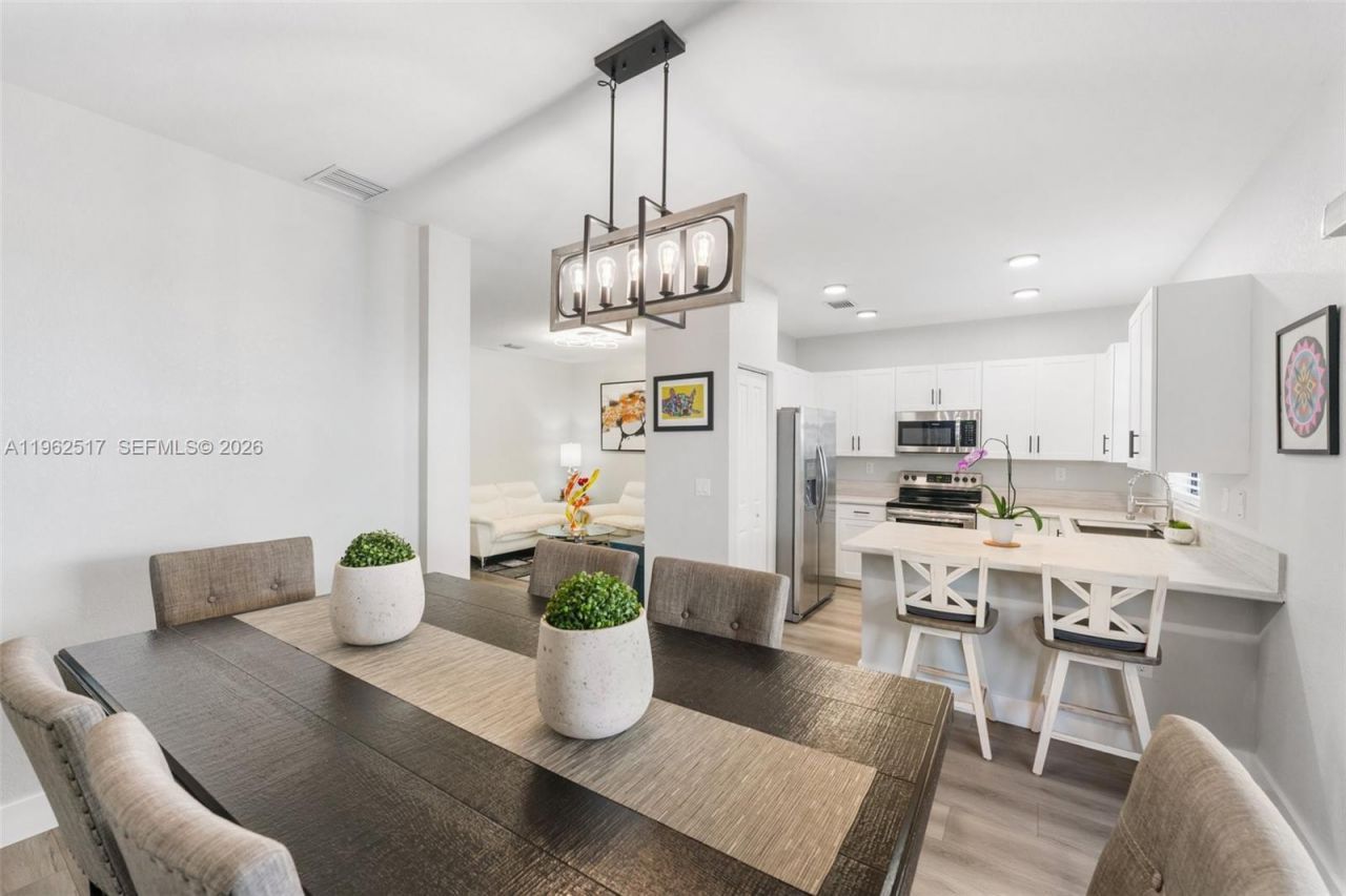 549 NE 206th Ln , Miami, FL 33179 Photo