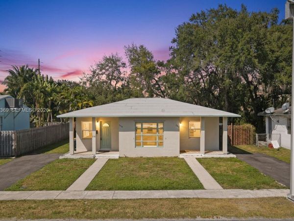 208 SW 2nd Pl, Dania Beach, FL 33004