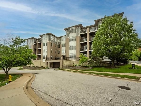 842 N New Ballas Court, Unit 103, St Louis, MO 63141