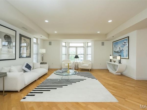842 N New Ballas Court, Unit 103, St Louis, MO 63141