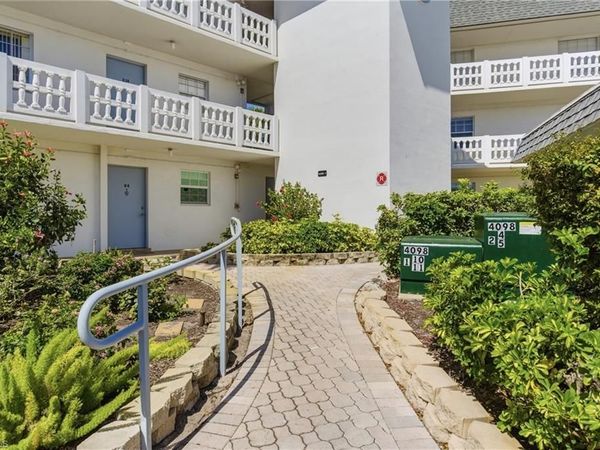 315 Saint Andrews BLVD, Unit D5, NAPLES, FL 34113