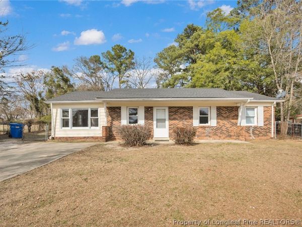 6507 Amanda Circle, Fayetteville, NC 28304