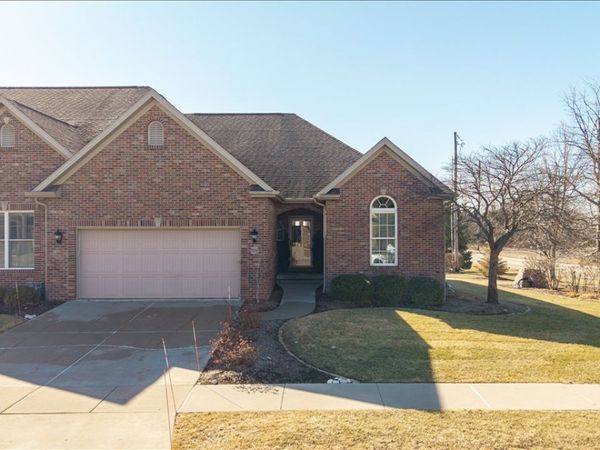 28 Prairie Vista Court , Bloomington, IL 61704