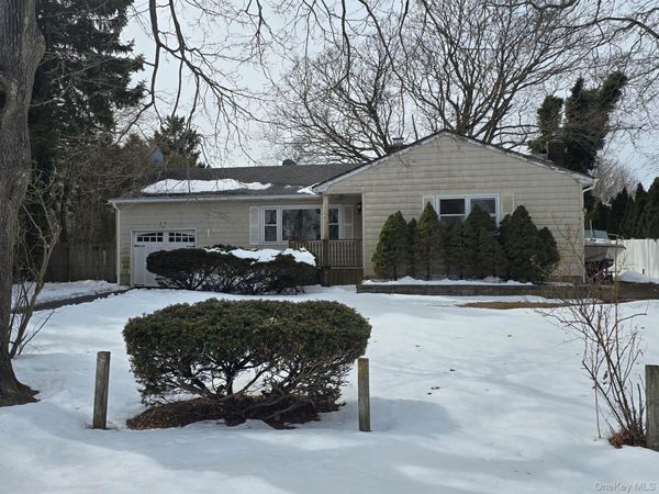 206 Edwards Avenue , Sayville, NY 11782