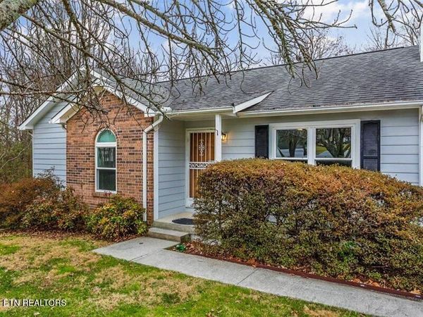 6120 Waterbury Lane, Knoxville, TN 37912