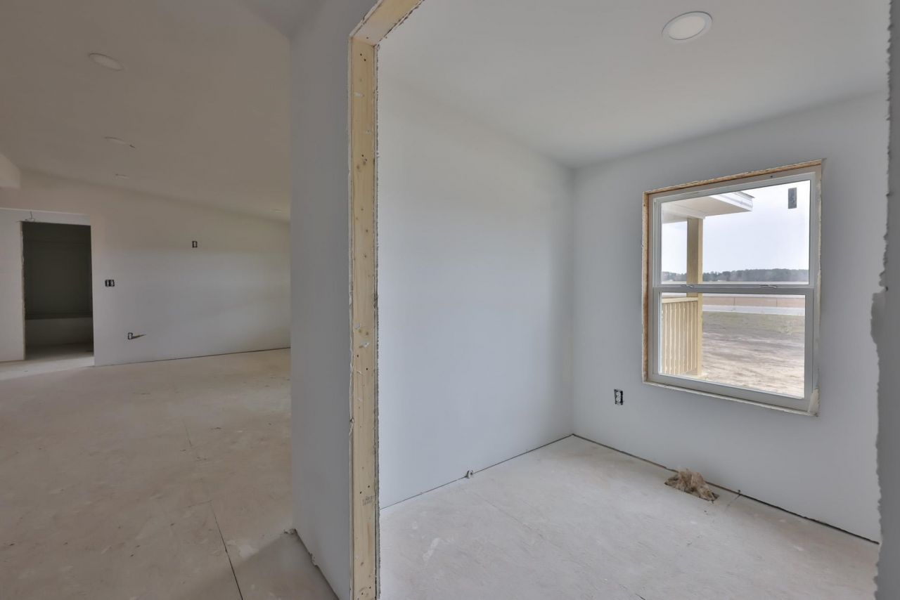 400 Airport Rd.  Photo 10