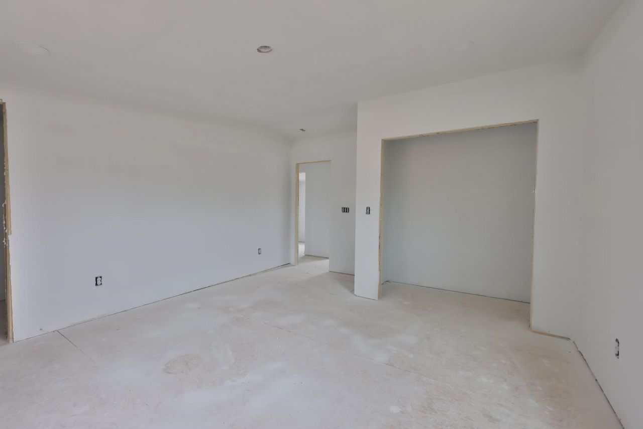 400 Airport Rd.  Photo 12