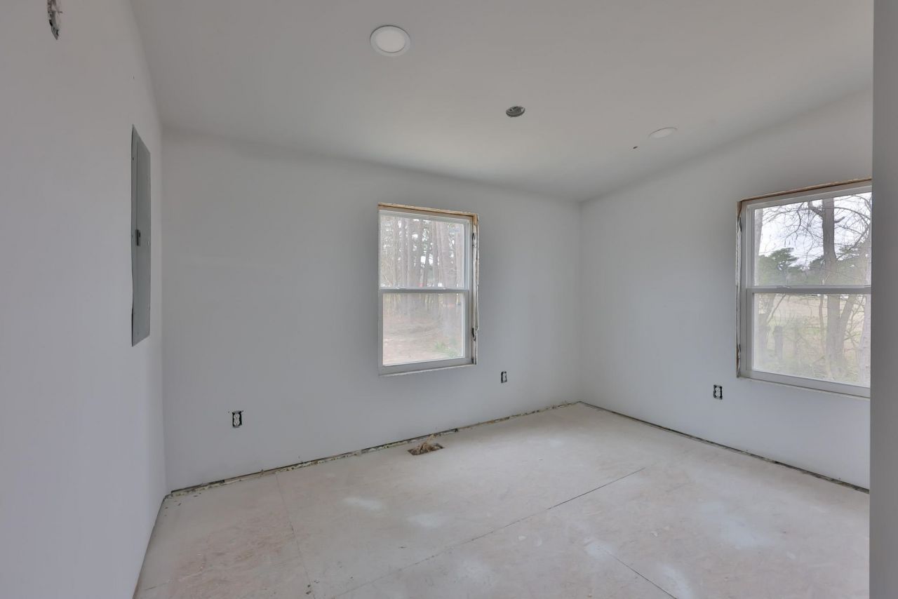 400 Airport Rd.  Photo 17