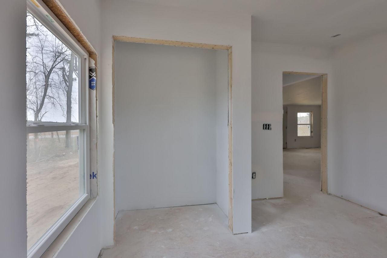 400 Airport Rd.  Photo 19