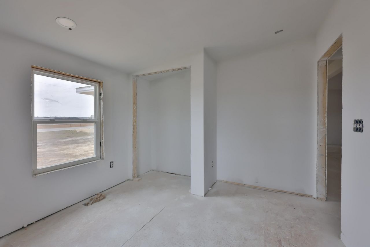 400 Airport Rd.  Photo 20