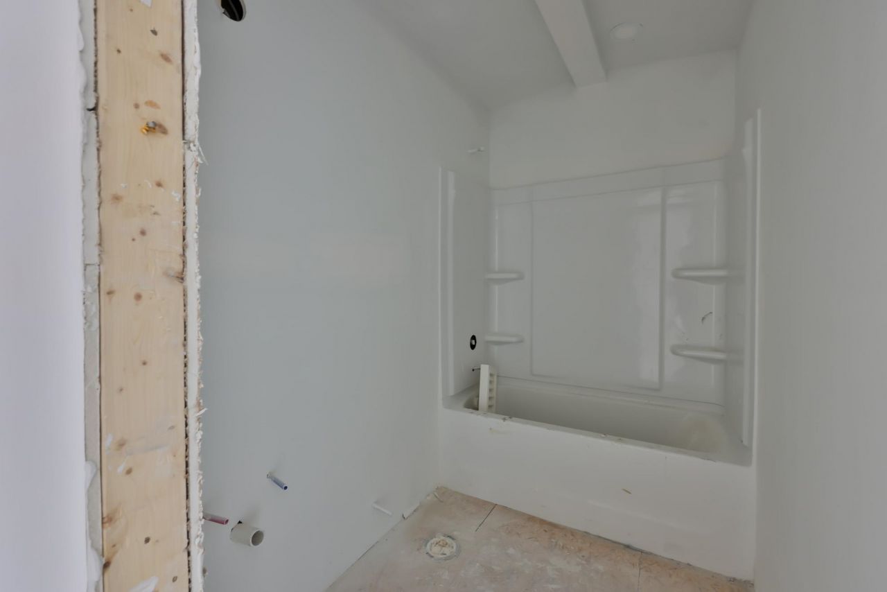 400 Airport Rd.  Photo 21