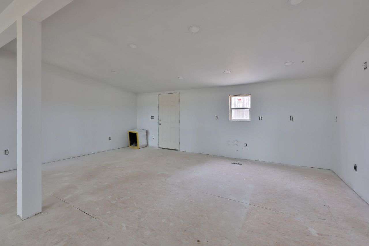 400 Airport Rd.  Photo 6