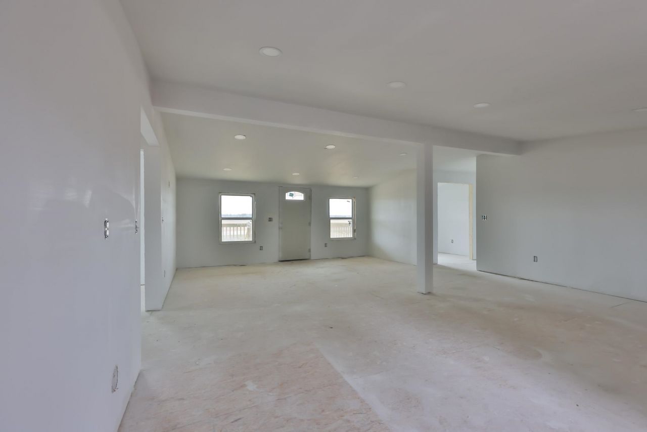 400 Airport Rd.  Photo 8