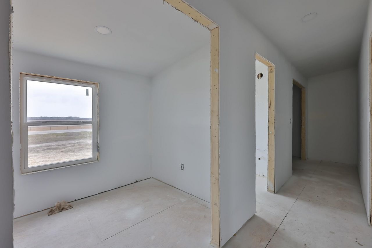 400 Airport Rd.  Photo 9