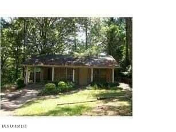 2806 Tara Road, Jackson, MS 39212