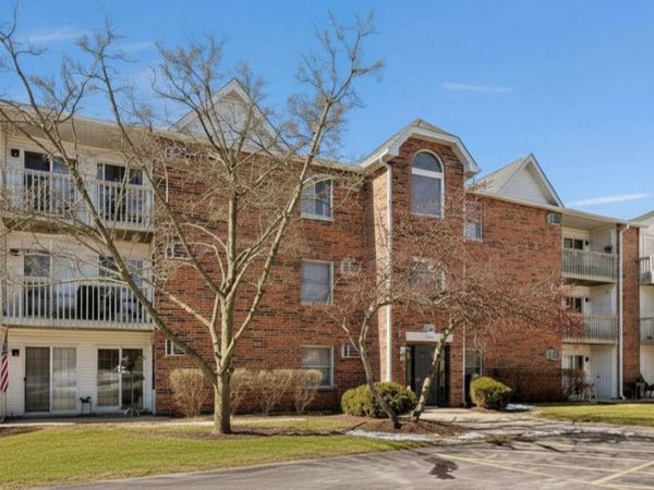 1351 Cunat Court, Unit 2D, Lake In The Hills, IL 60156