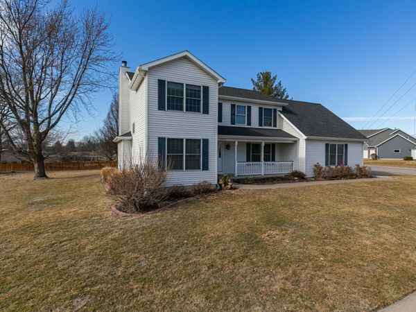 2052 Ashford Road , Bettendorf, IA 52722