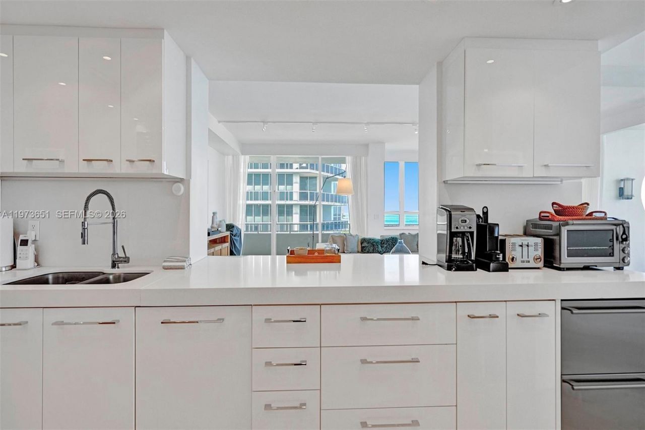 10205 Collins Ave , Unit P8, Bal Harbour, FL 33154 Photo
