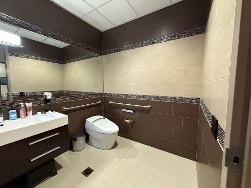 7620 NW 25th St, Unit 5, Miami, FL 33122 Photo